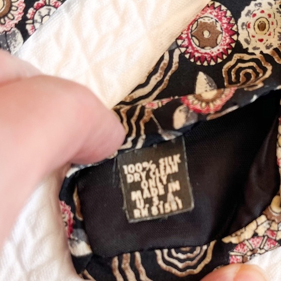 The Metropolitan Museum of Art 100% Silk Tie - Picture 7 of 7